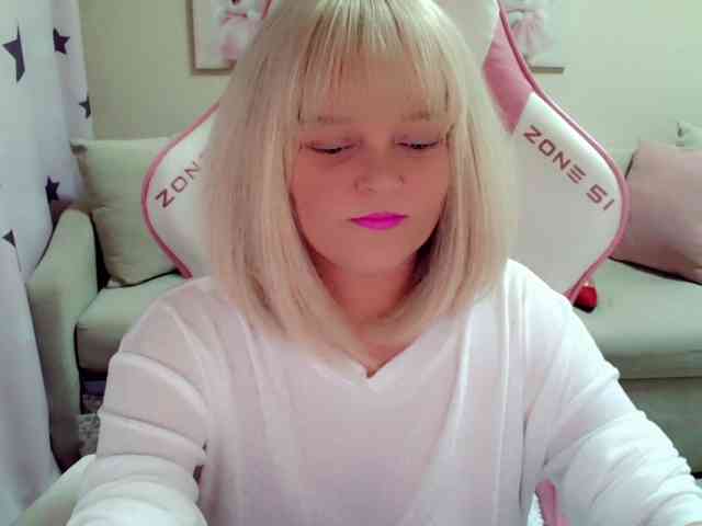 ChristieRoses webcam