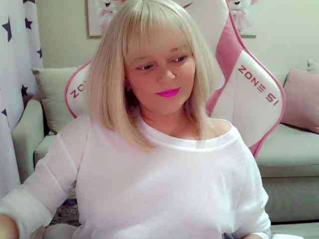 ChristieRoses webcam