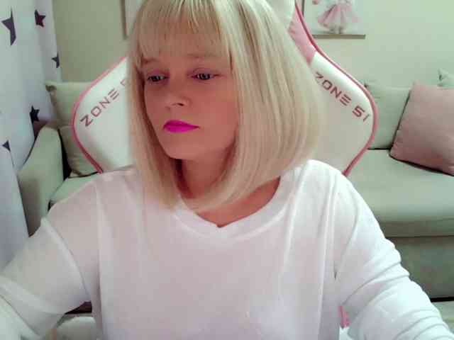 ChristieRoses webcam