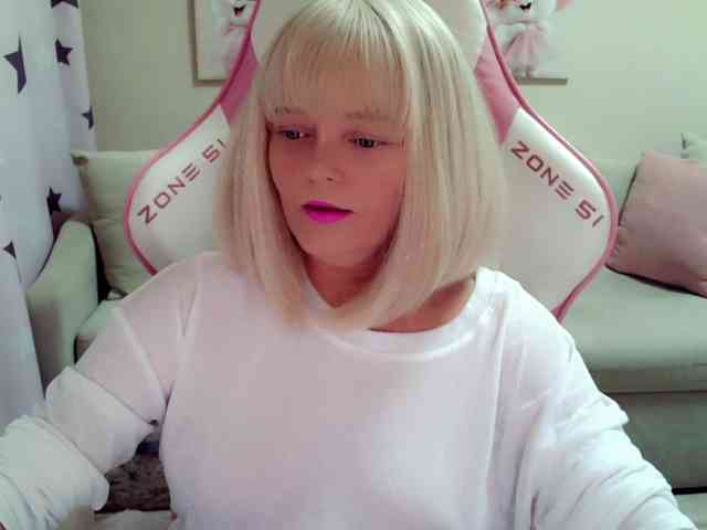 ChristieRoses webcam