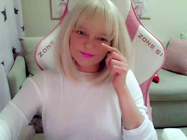 ChristieRoses webcam