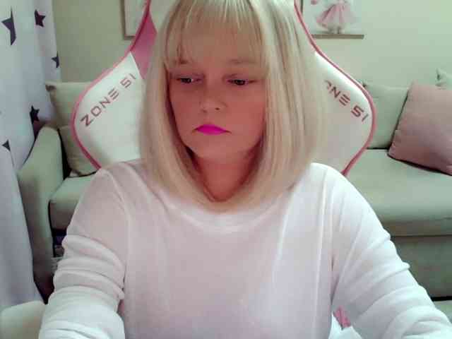 ChristieRoses webcam