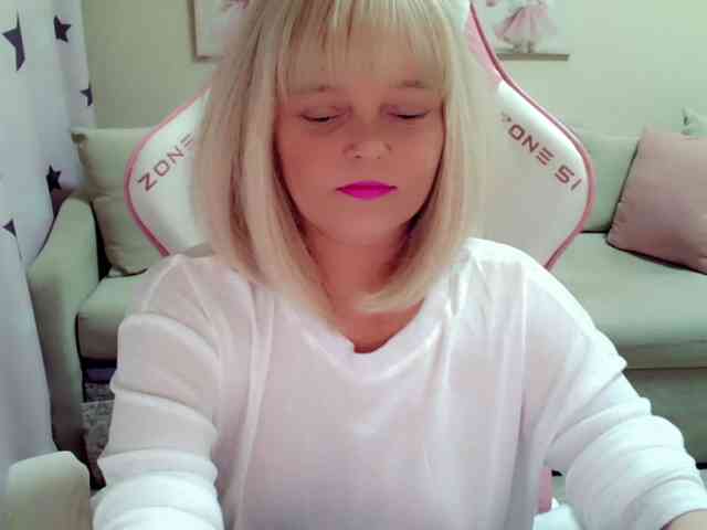 ChristieRoses webcam