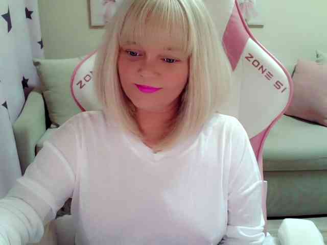 ChristieRoses webcam