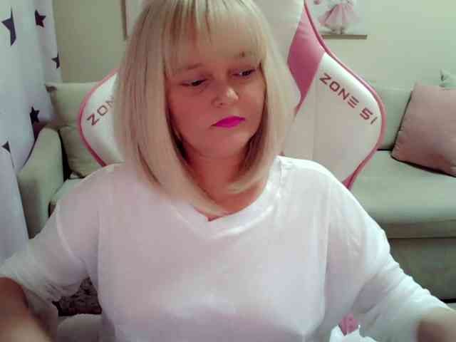 ChristieRoses webcam