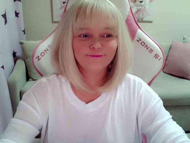 ChristieRoses webcam