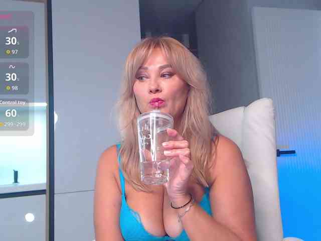 hold-me-tight webcam