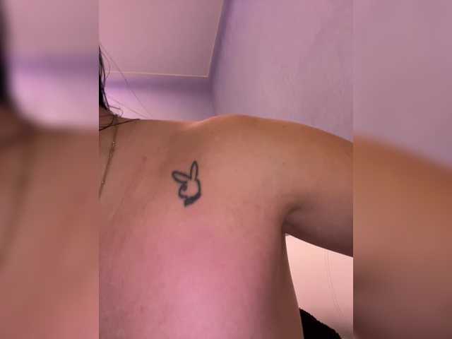 Entra en el chat con el modelo _Anasteisha_ _Anasteisha_