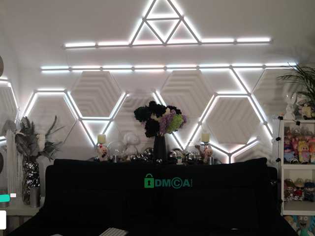 Entra en el chat con el modelo Taanni Taanni