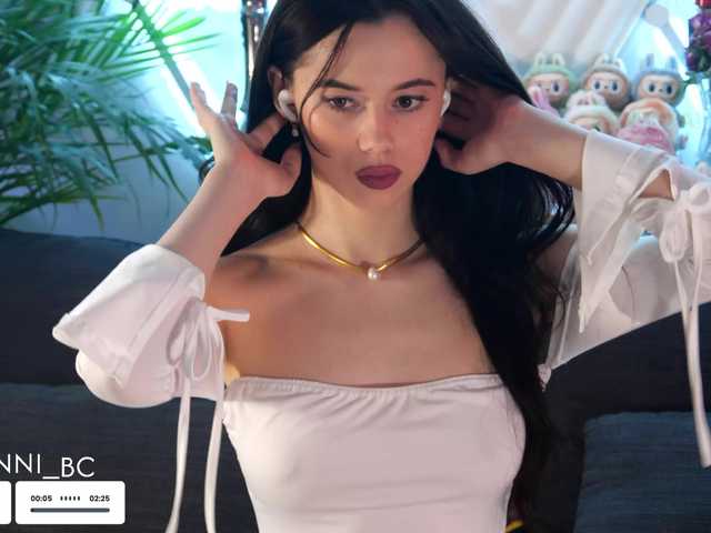 Entra en el chat con el modelo Taanni Taanni