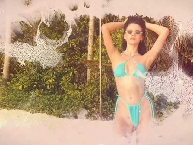 Entra en el chat con el modelo Taanni Taanni