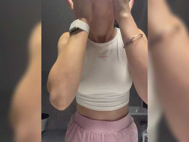 Entra en el chat con el modelo Taanni Taanni