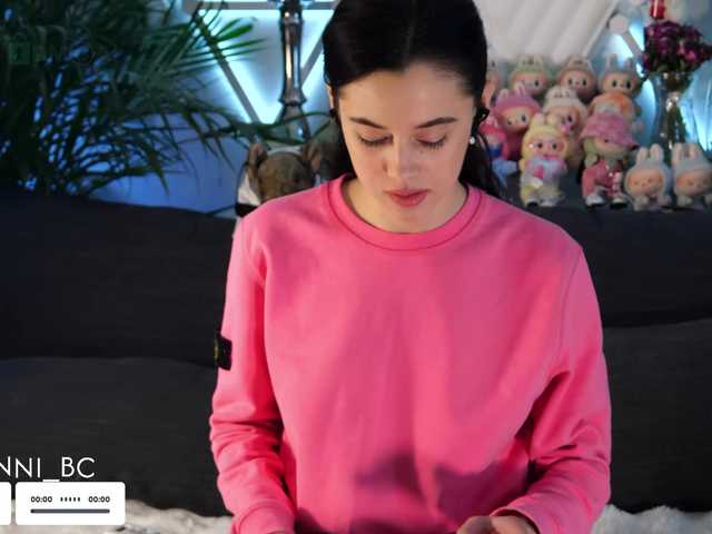 Entra en el chat con el modelo Taanni Taanni