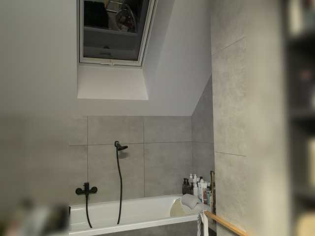 go to chat with Taanni