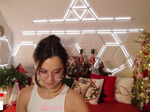 Entra en el chat con el modelo Taanni Taanni