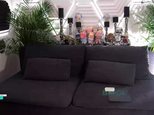 Entra en el chat con el modelo Taanni Taanni