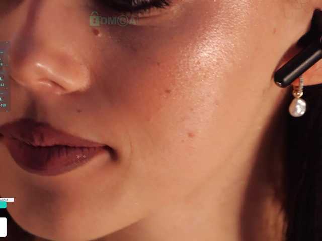 Entra en el chat con el modelo Taanni Taanni