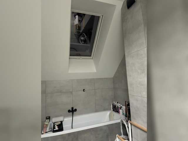 Entra en el chat con el modelo Taanni Taanni