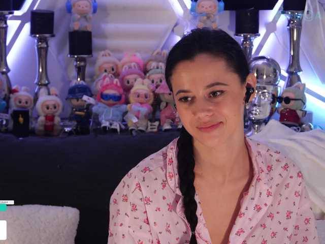 Entra en el chat con el modelo Taanni Taanni