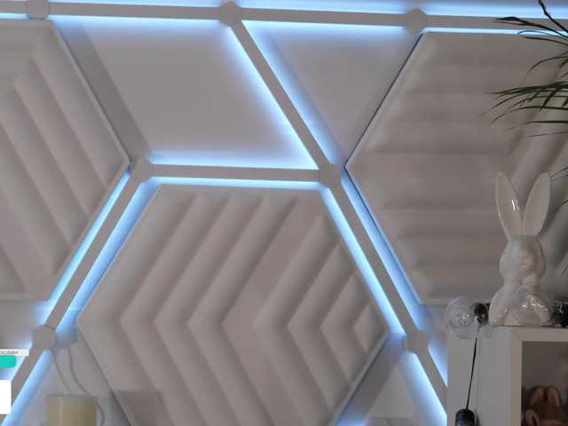 Entra en el chat con el modelo Taanni Taanni