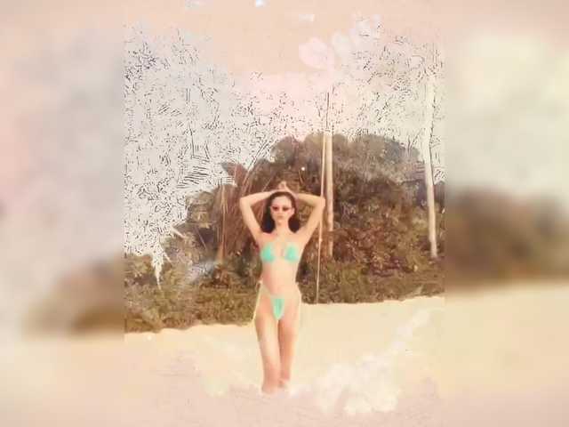 Entra en el chat con el modelo Taanni Taanni