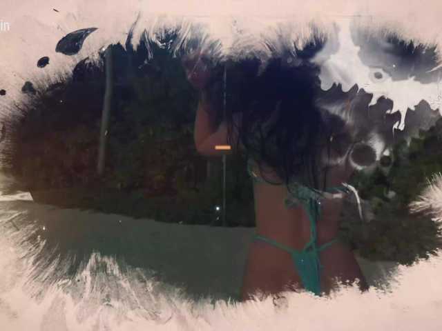 Entra en el chat con el modelo Taanni Taanni