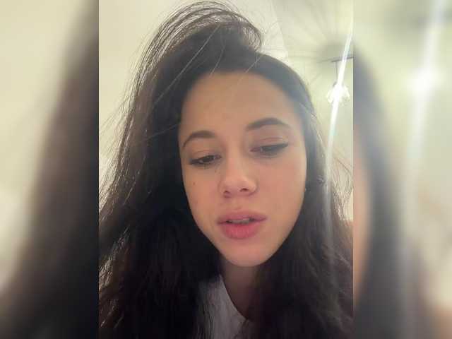 Entra en el chat con el modelo Taanni Taanni