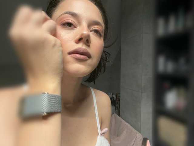 Entra en el chat con el modelo Taanni Taanni