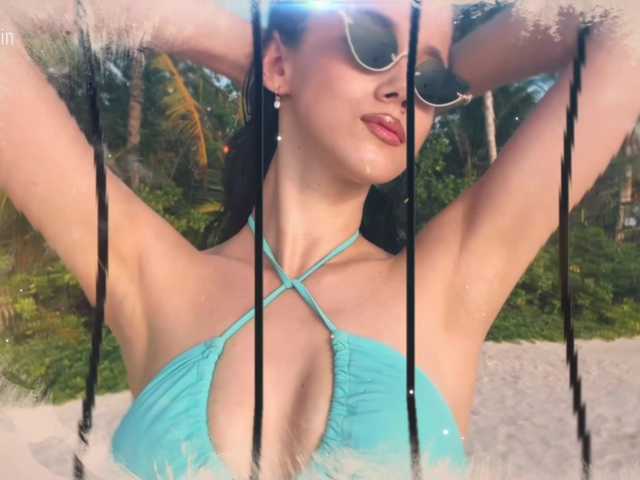 Entra en el chat con el modelo Taanni Taanni