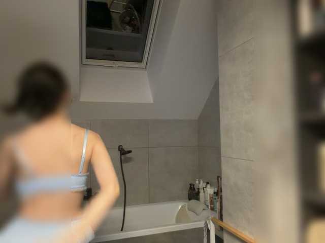 go to chat with Taanni