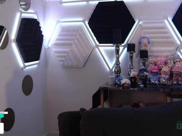 Entra en el chat con el modelo Taanni Taanni