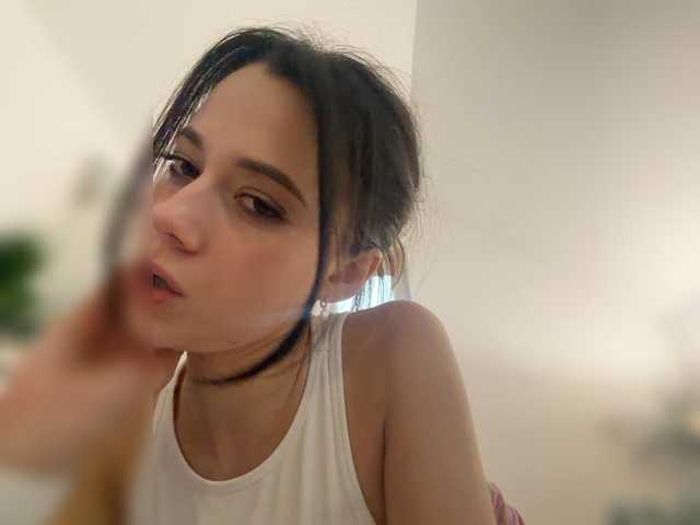 Entra en el chat con el modelo Taanni Taanni