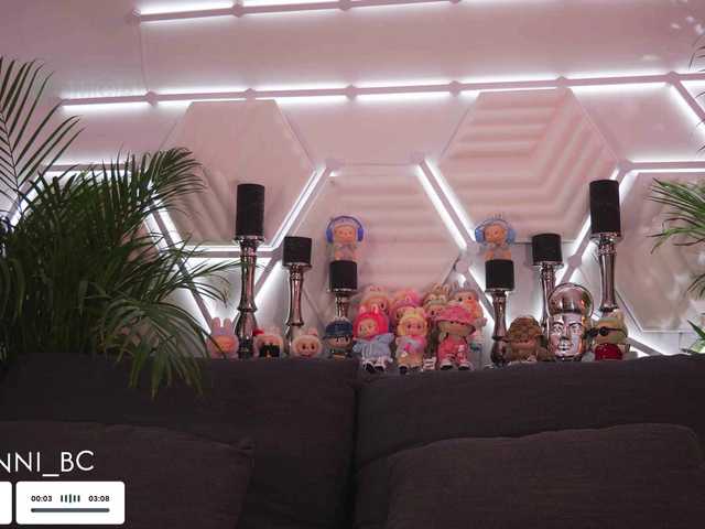 Entra en el chat con el modelo Taanni Taanni