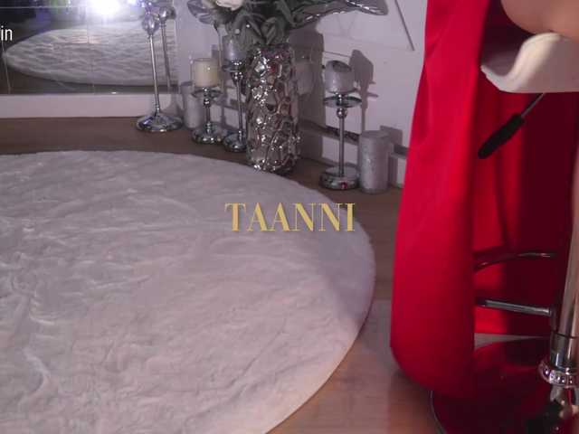 Entrez le videochat erotique avec le
modèle Taanni Taanni