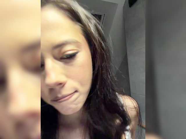 Entrez le videochat erotique avec le
modèle Taanni Taanni