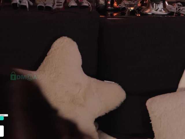 Entra en el chat con el modelo Taanni Taanni