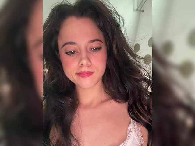 Entra en el chat con el modelo Taanni Taanni