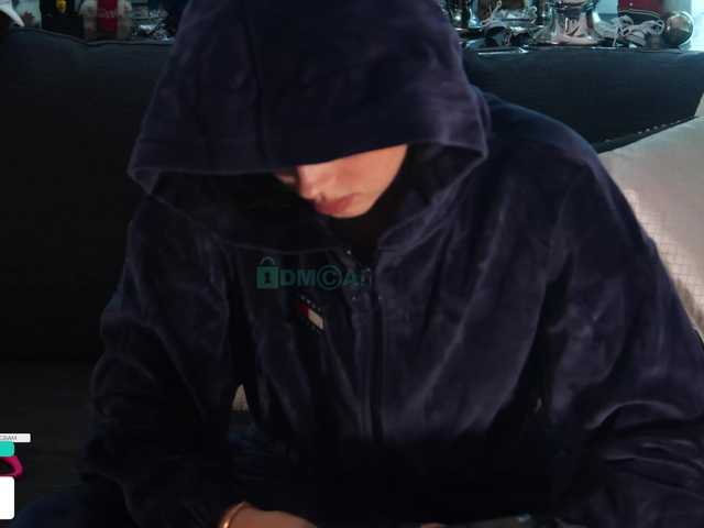 Entra en el chat con el modelo Taanni Taanni