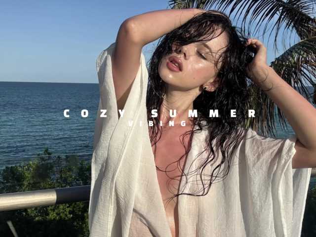 Entra en el chat con el modelo Taanni Taanni