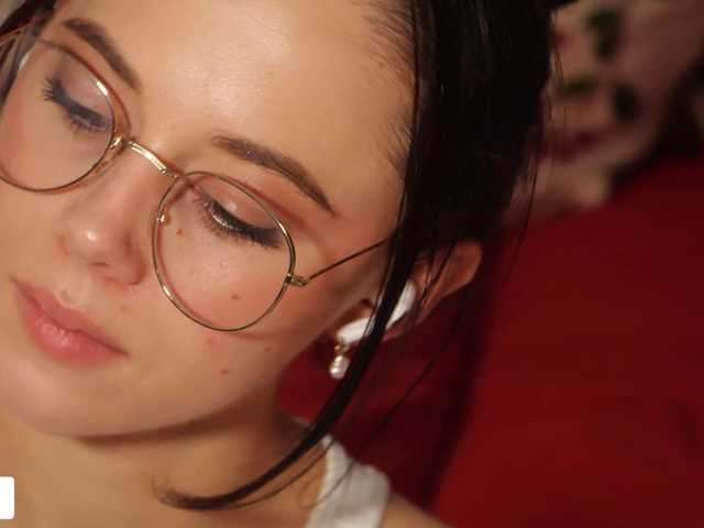 Vai a chattare su Taanni Taanni