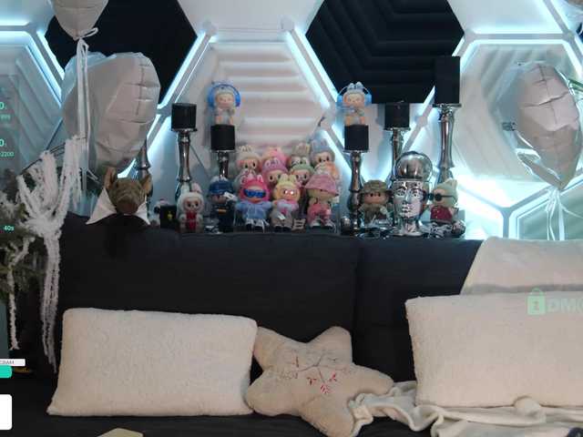 Entra en el chat con el modelo Taanni Taanni