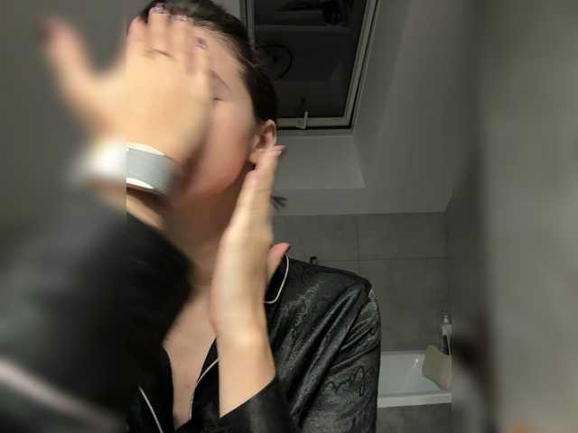 Entra en el chat con el modelo Taanni Taanni