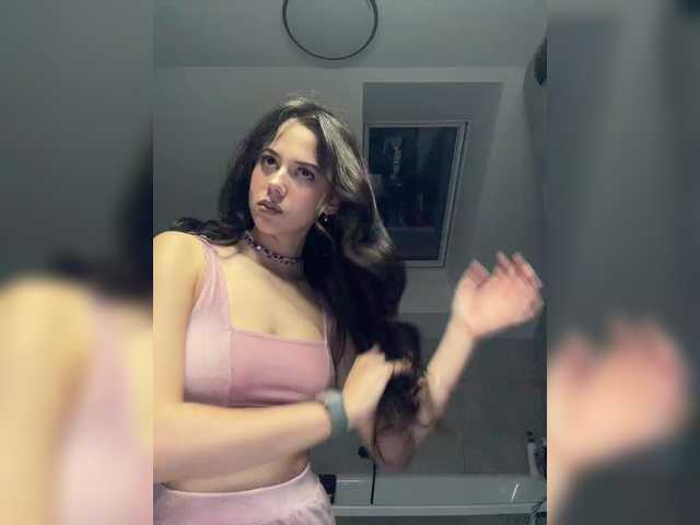 Entrez le videochat erotique avec le
modèle Taanni Taanni