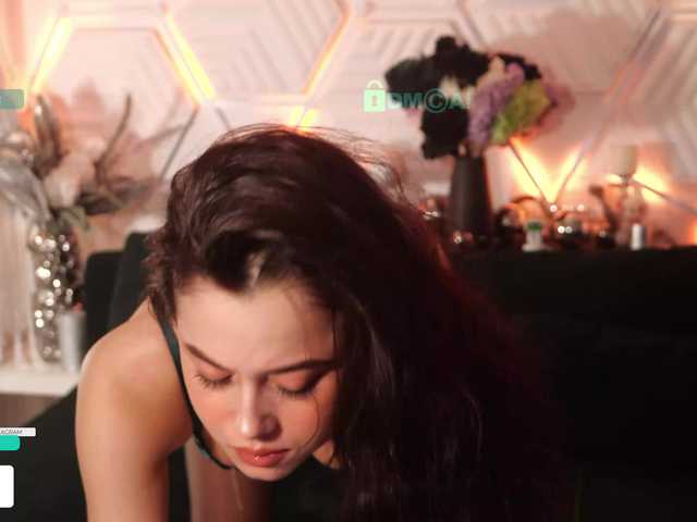 Entra en el chat con el modelo Taanni Taanni