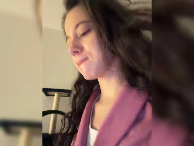 Entra en el chat con el modelo Taanni Taanni