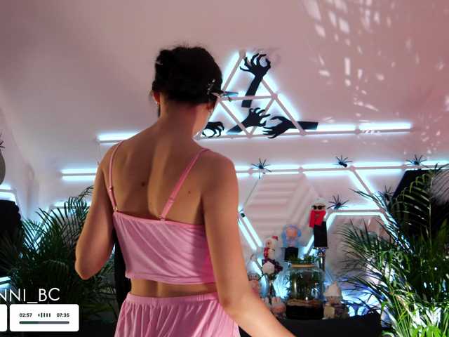 Entrez le videochat erotique avec le
modèle Taanni Taanni