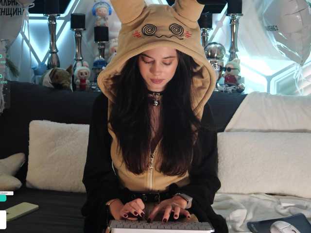 Idź na czacie Taanni Taanni