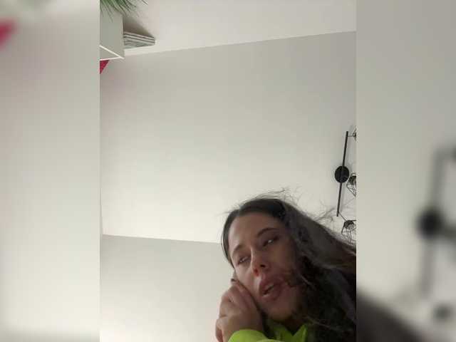 Entra en el chat con el modelo Taanni Taanni