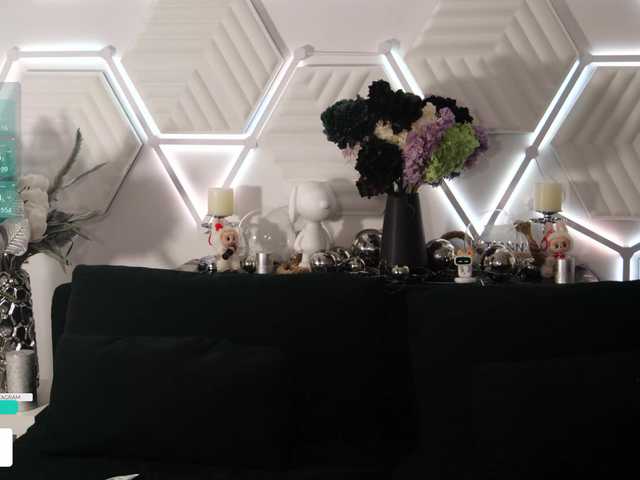 go to chat with Taanni