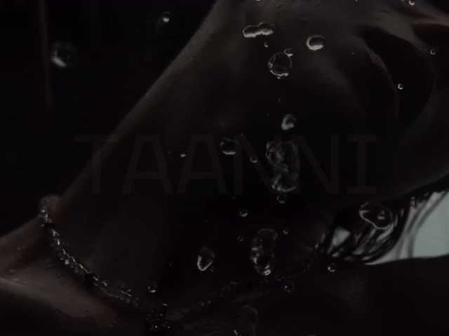 Entrez le videochat erotique avec le
modèle Taanni Taanni